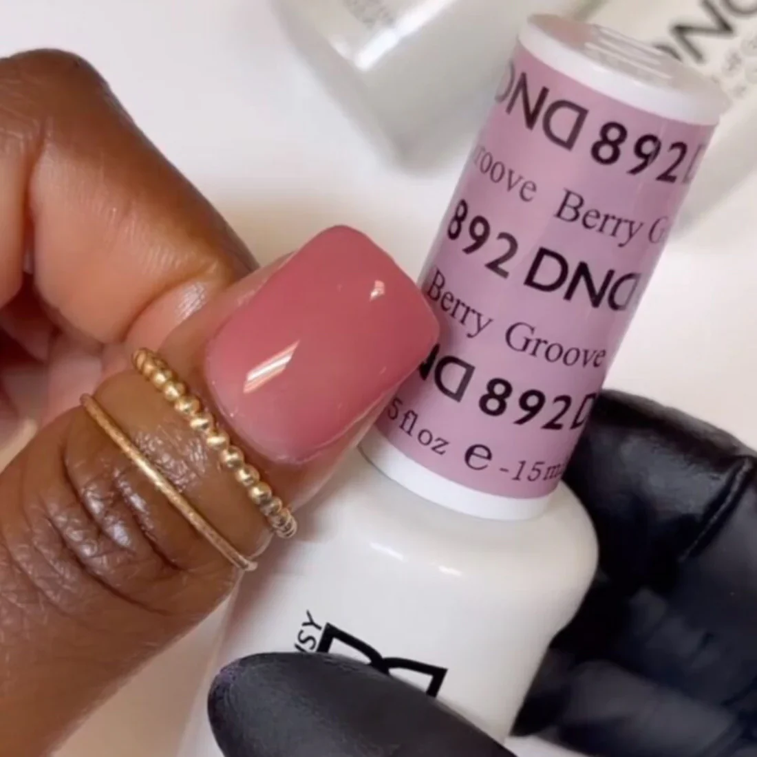DND Gel Polish 892 - Berry Groove - Image 3